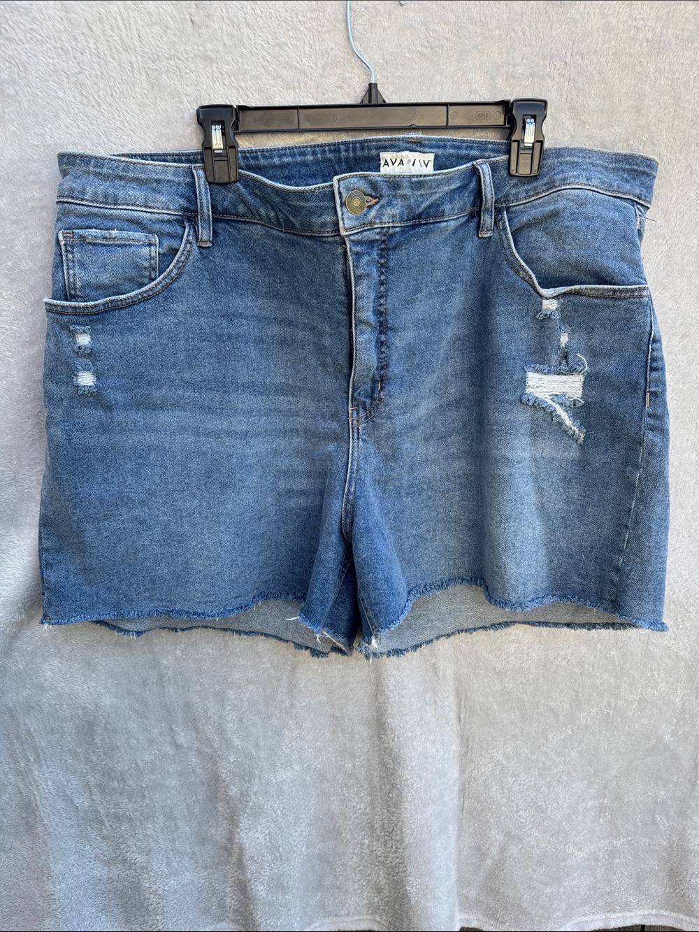 AVA & VIV Distressed Medium Blue Denim Women's Shorts SIZE 22